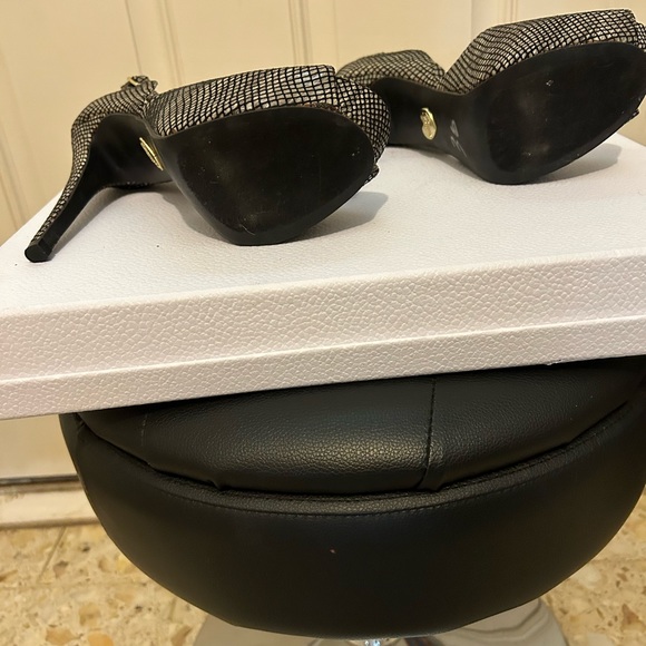 Betsey Johnson black and white lace platform heels, size 8 good condition. - Picture 4 of 6